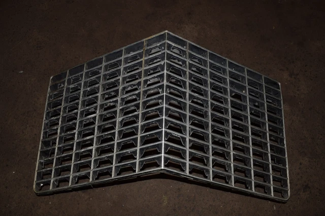 1972 Buick Riviera front grill