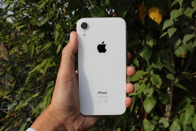 APPLE IPHONE XR - 128 GB - White (Unlocked) $350.50