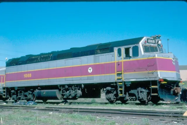 MBTA 1068 F-40PH, Boston, Ma, 05/88; Kodachrome Original