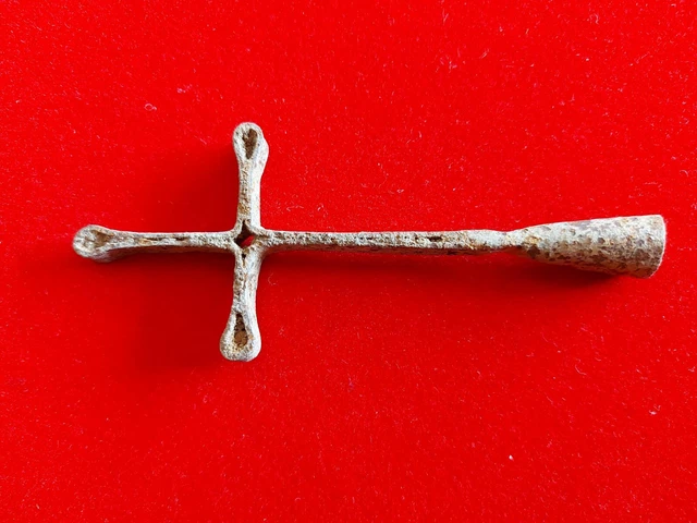 Rare croix en fer Romaine 3