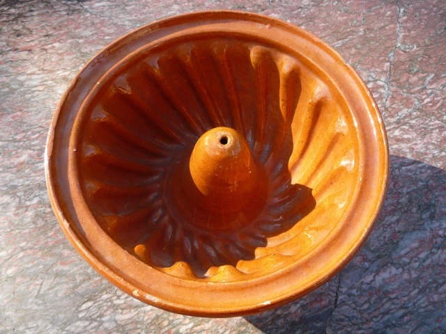 MOULE A GÂTEAU KOUGLOF ANCIEN TERRE CUITE grand modèle ( 21 cm) Orange/Rose