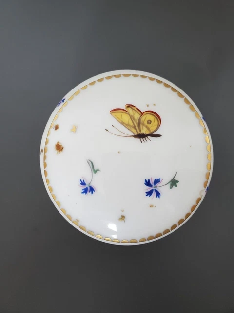Bonbonnière en porcelaine blanche couvercle fleuri | Ma Cabane Vintage