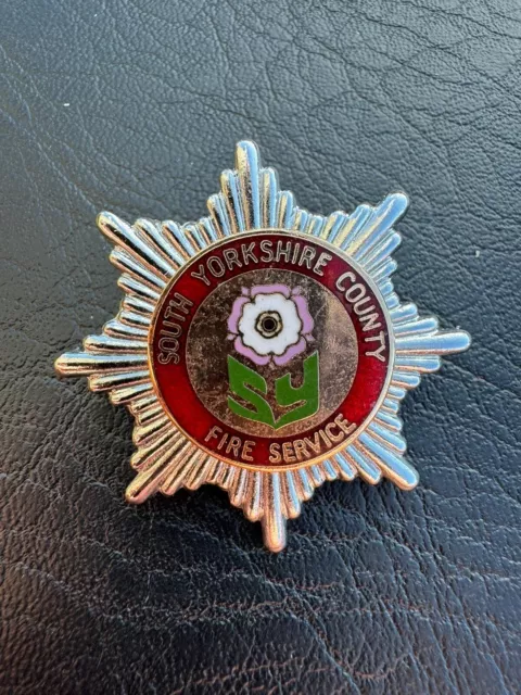 OBSOLETE South Yorkshire County Fire Service Enamel Cap Hat Uniform Badge