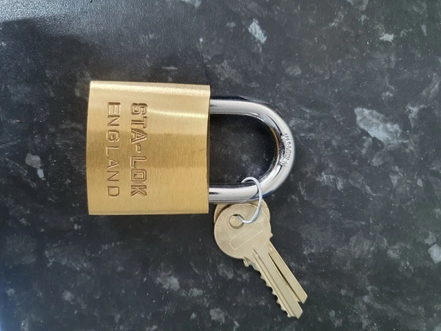 Cadenas cylindre gobelet en laiton B & G STA-LOK avec serrure à chaîne en acier