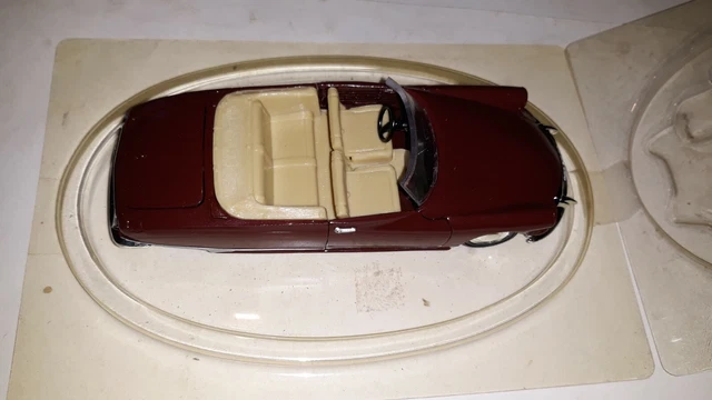 NOREV CITROËN DS 19 CABRIOLET 1963 neuf en boite blister ouvert pour la photo.