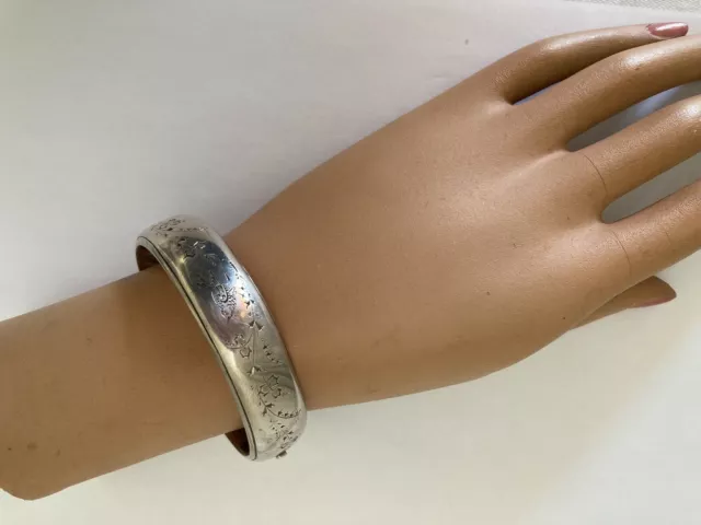 Bracelet jonc ouvrant ancien en argent