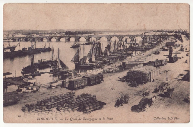 CPA 33 BORDEAUX Le Quai de Bourgogne et le Pont voiliers wagons tonneaux attelag