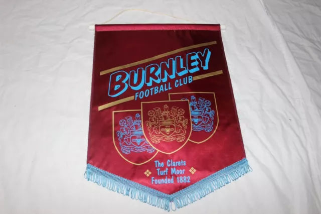 Banderin Grande Antiguo Oficial Del Burnley F.c  Con La Firmas Plantilla