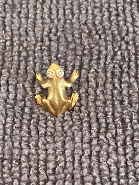 Vintage Collectible Miniature Frog Lapel Pin Gold Tone & Rhinestone Eyes - B12