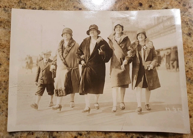 c1930 Photograph ATLANTIC CITY BOARDWALK 4 women 1 young boy 5x7