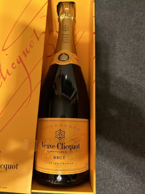 Veuve Clicquot Brut Champagner in original Geschenkverpackung