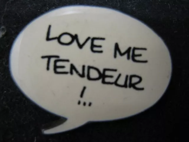 Pin's Folies ** Bulle BD Corner drole et sympa !! +++"Love me tendeur " !..."