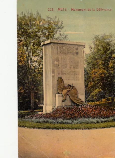Carte postale ancienne MOSELLE METZ 223 monument de la délivrance timbrée