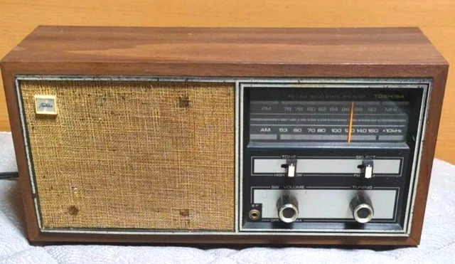 VINTAGE TOSHIBA SOLID State Radio IC-700 FM/SW/MW 3 Band Working