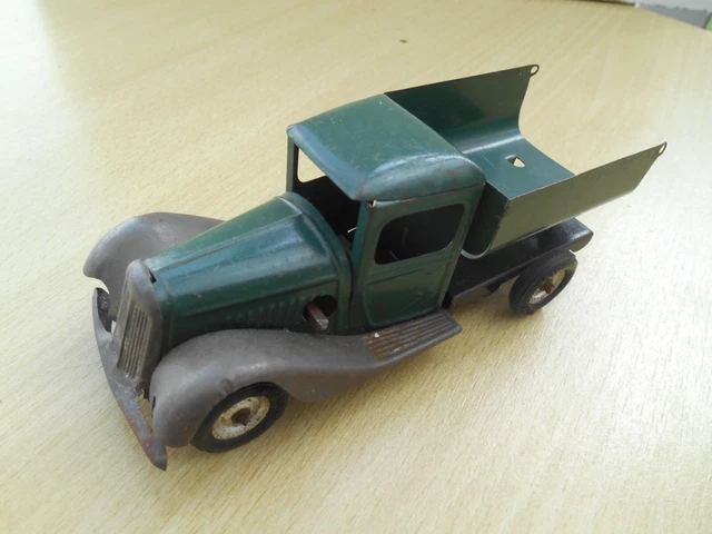 André Citroën, camion à benne basculante type C6 en tôle moucheté vert
