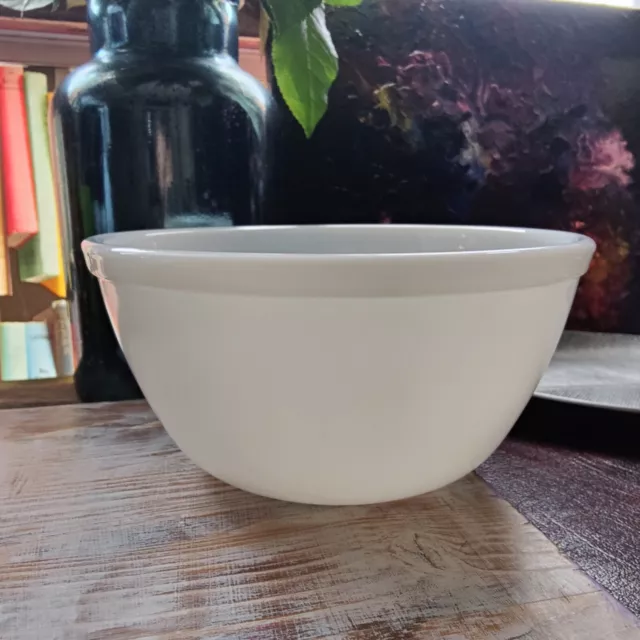 Rare  white vintage Pyrex J&J  703 Mixing bowl Made In England 7inch diameter