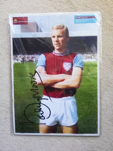 Bobby Moore England 1966 World Cup Legend Hand-Signed Large Vintage Poster