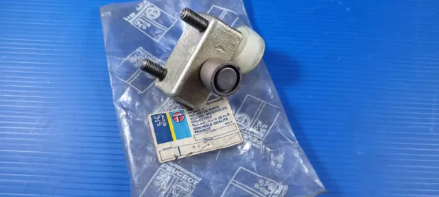 Support + galets supérieur de glissière de porte coulissante avant PEUGEOT J7 J9