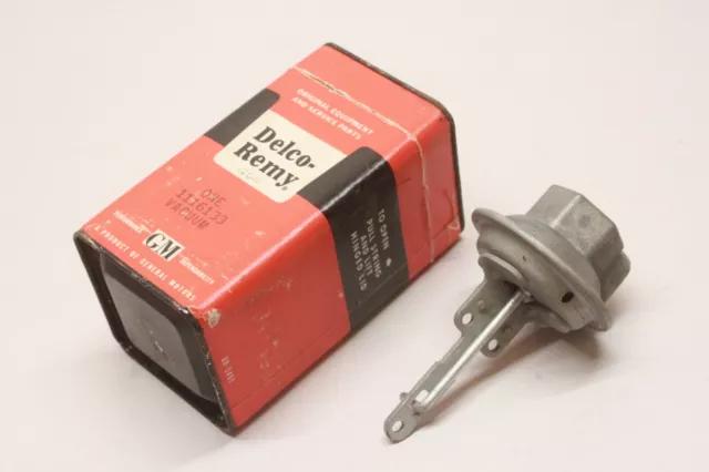 NOS 1958 Chevrolet 348 V8 DISTRIBUTOR VACUUM ADVANCE Delco-Remy Part GM 1116133
