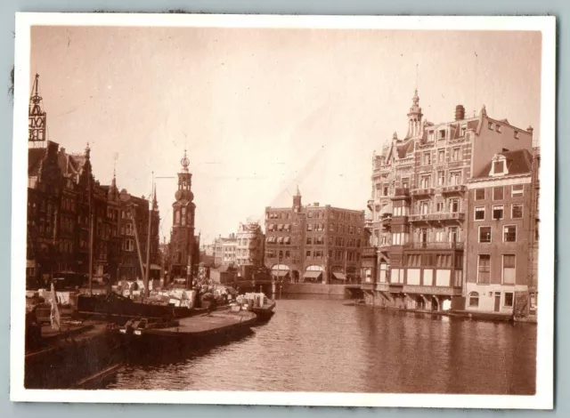 Nederland, Amsterdam, Binnen Amstel  Vintage silver print. Pays Bas. Nederland.