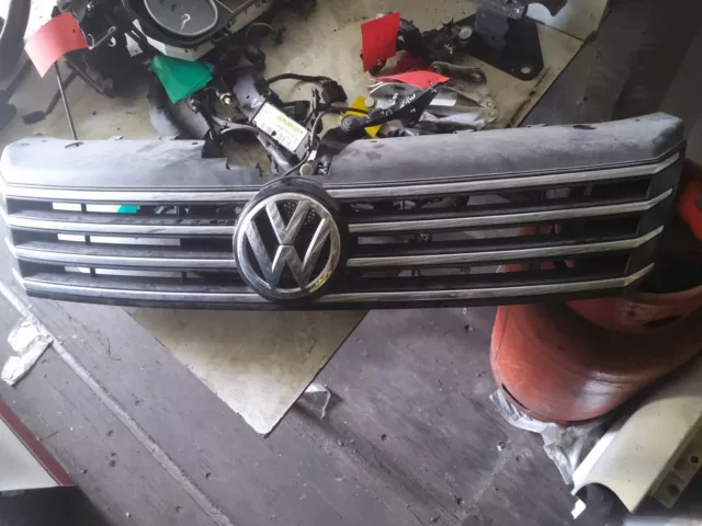 10-14 Vw Passat B7 Front Bumper Grill With Badge Logo Emblem