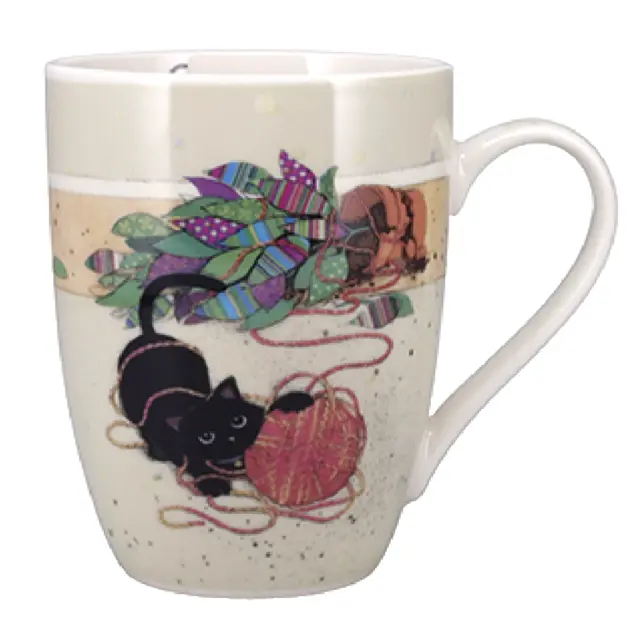 Mug en porcelaine décoré chaton qui joue avec une pelote de laine
