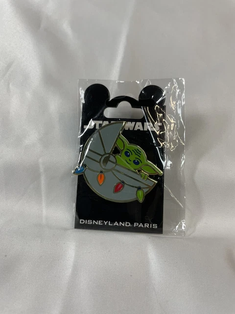 DISNEY DISNEYLAND PARIS Pin Grogu Baby Yoda Christmas 2022 Mandalorian ...