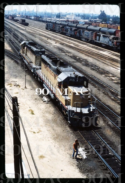 UNION PACIFIC-UPRR EMD SD40-2 #3721. San Bernardino (CA). Original Slide 1985.
