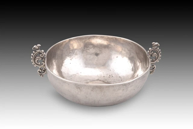 Silver ceremony cup or vase. Spain, 18th century.