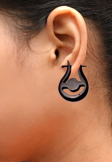 A Pair of Natural Handmade Black Wooden African USA Tribal Wood Earrings EAR79