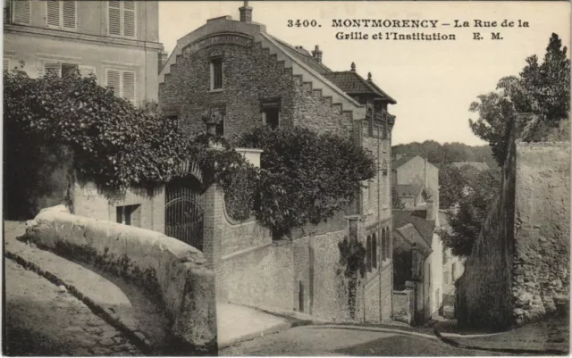 CPA MONTMORENCY La Rue de la Grille (804646)