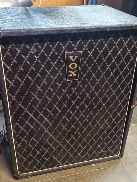 Vox 1960's Bass Foundation Bass Cab, 1 X 18" Celestion G 18-200