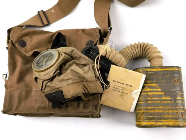U.S. WWI,  gasmask in bag , model CEM ( Corrected english model) tube soft, mask