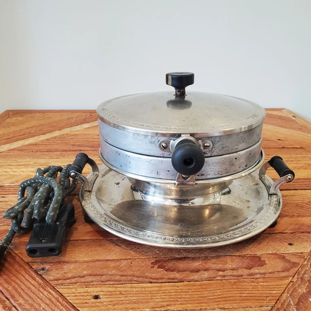 UNIVERSAL LANDERS FRARY Clark Combination Waffle Iron & Grill Model E