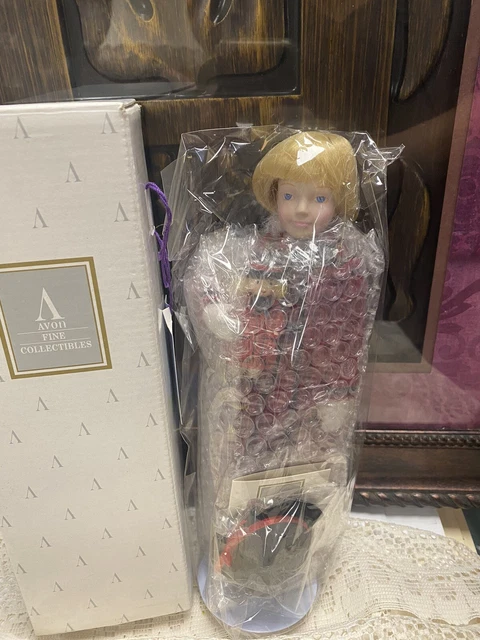 VINTAGE Avon Porcelain Girl Doll “Favorite Dolly” Childhood Dreams Collection