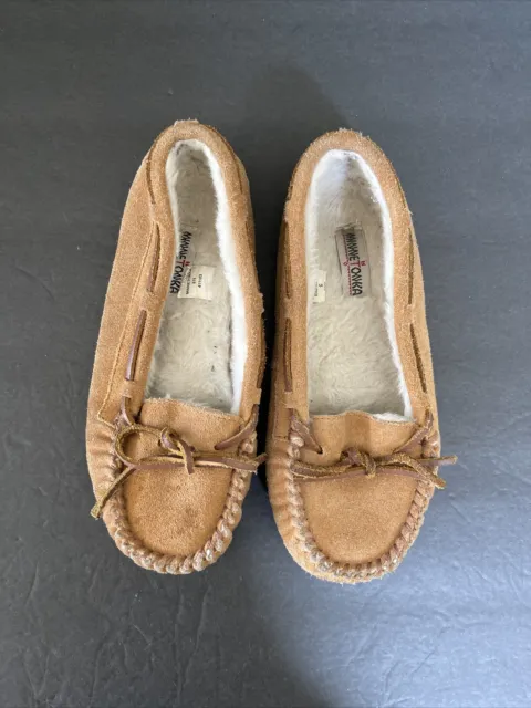 Minnetonka Moccasins Women's Slippers Size 5  Lined