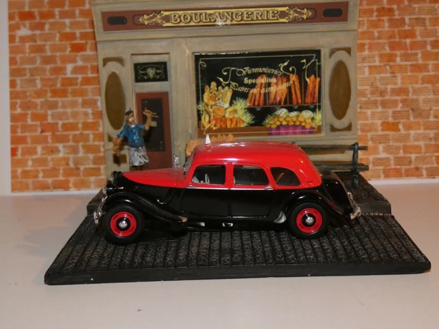 CITROEN TRACTION FAMILIALE TAXI 1955 1/43 eme (sans le diorama )