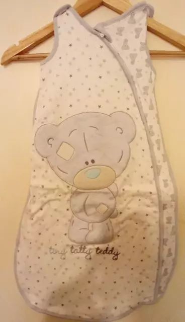 Babyschlafsack, 2,5 Tog, winziger Tatty Teddy, Unisex 0-6 Monate