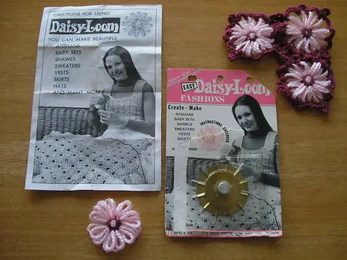 Vintage Easy Daisy-Loom with instruction by C.J. Bates in original pack