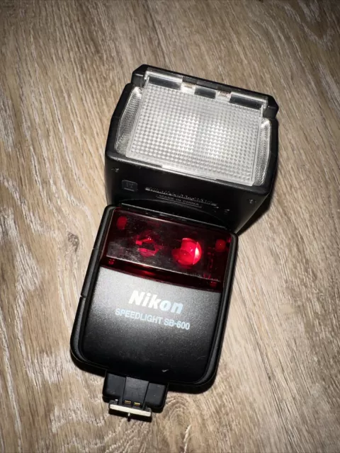 Nikon SB-600 Speedlight Flash for Nikon Digital SLR Cameras (Read)