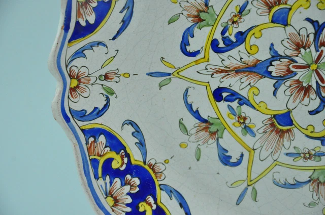 Ancienne assiette signée ROUEN décor fleuri collection céramique 4