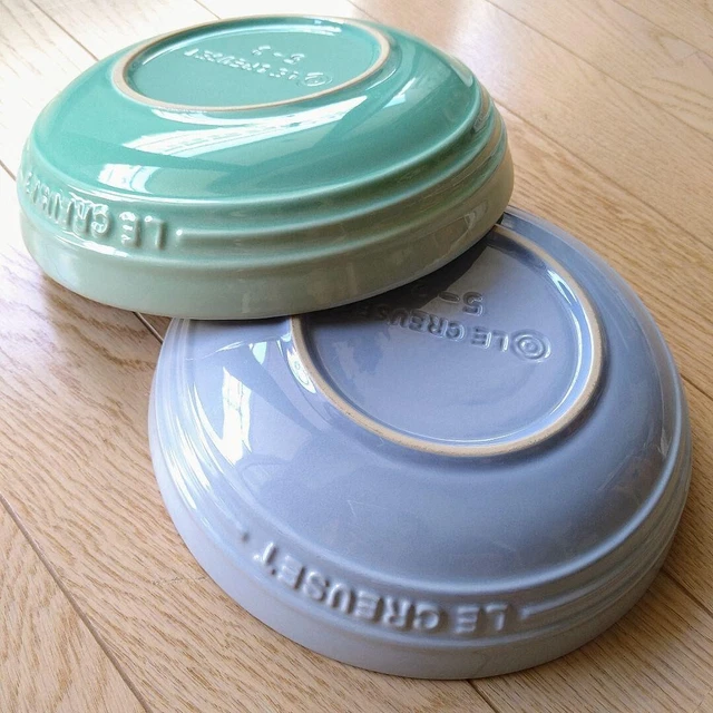 Le Creuset Rotondo Piatto 20cm Set Di 2 Costiero Blu & Frigo Nuovi Gres Usato