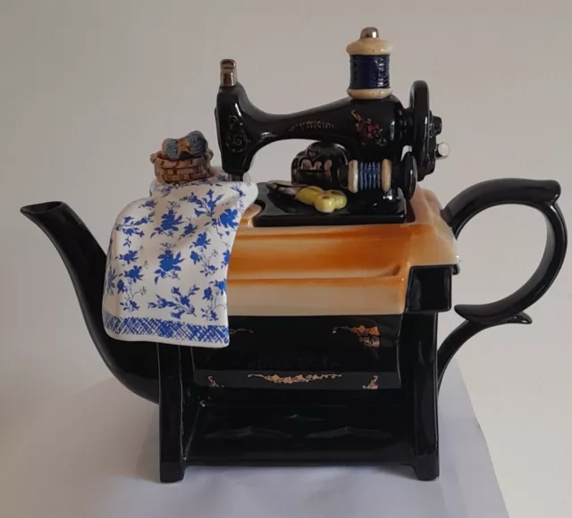 Large Paul Cardew Design Infusion Vintage Sewing Machine Novelty Teapot