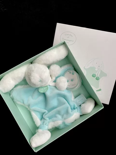 Doudou & Compagnie Lapin plat Pompon blanc et vert amande DC2740