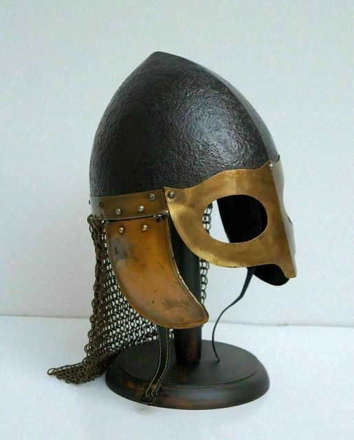 Collection de casque, heaume, cotte de maille et pièce d'armure