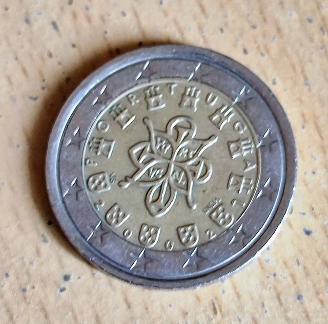 PIECE RARE 2 euros De Collection fautee a la tete un rond extrement