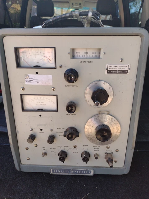 Hewlett Packard HP UHF Signal Generator 612A