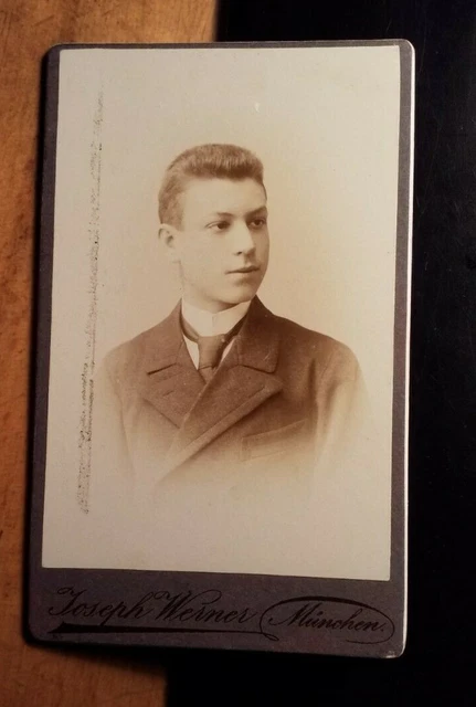 junger Mann - Portrait / Rückseite Haus CDV Joseph Werner München