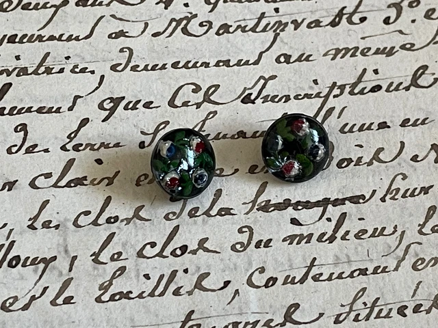 Deux Petits Boutons Anciens en Verre à Decor de Fleurs