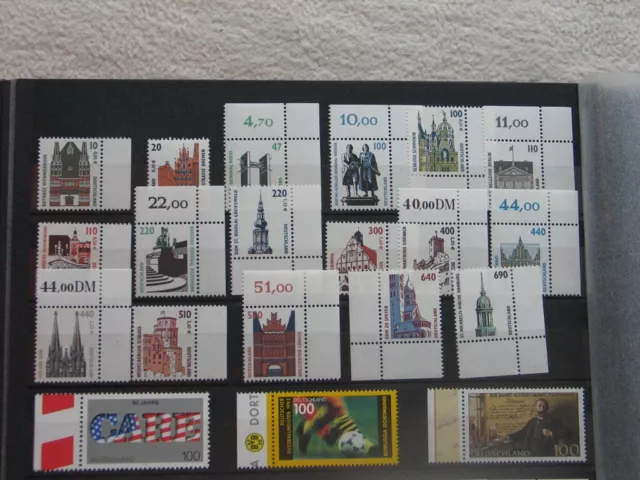 Briefmarken BRD 1990-2000 ** mit vielen Eckrandstücken auf 27 Seiten